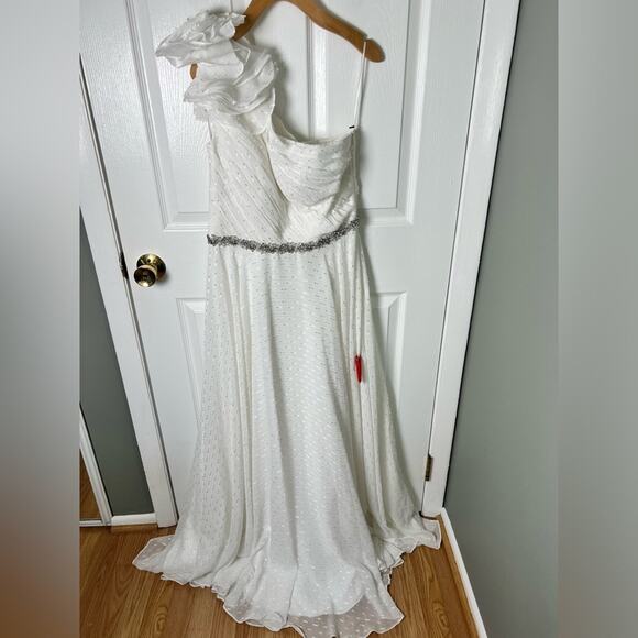 Mac Duggal White Silver Rosette Appliqué One-Shoulder Chiffon 49179 Gown 8 - Picture 2 of 9